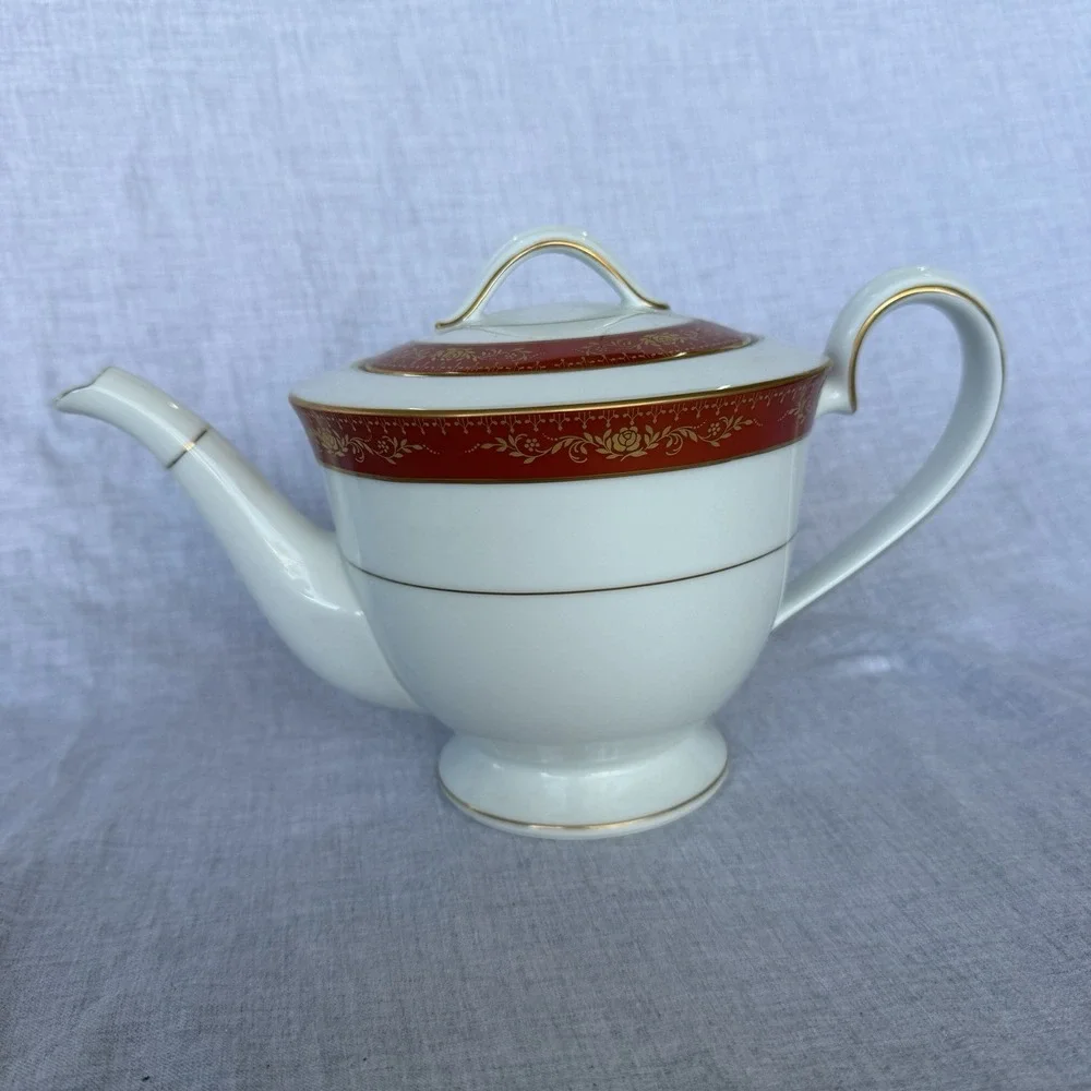 MINT! Noritake Goldhill 6613 Teapot with Lid Vintage Fine Porcelain Maroon Gold